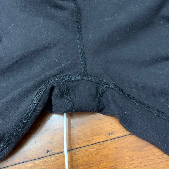 (SOLD) Lululemon Wunder Under EUC size 4 - Picture 5 of 6